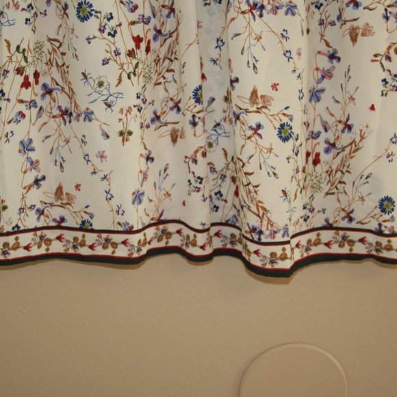 Max Studio size M spocked Floral sleeveless top - Picture 3 of 5